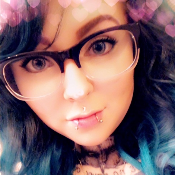 Merry Meet, your Posher, Bree 🖤 - Picture 6 of 7